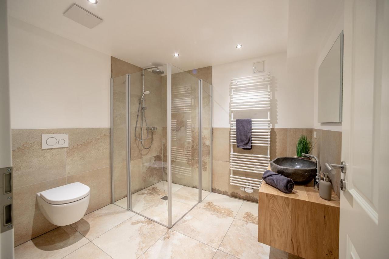 Landhaus Karbach Komplett Oder Einzelne Wohneinheiten Villa Inkl Sauna Bzw Waldhaeuschen Hirten Extérieur photo